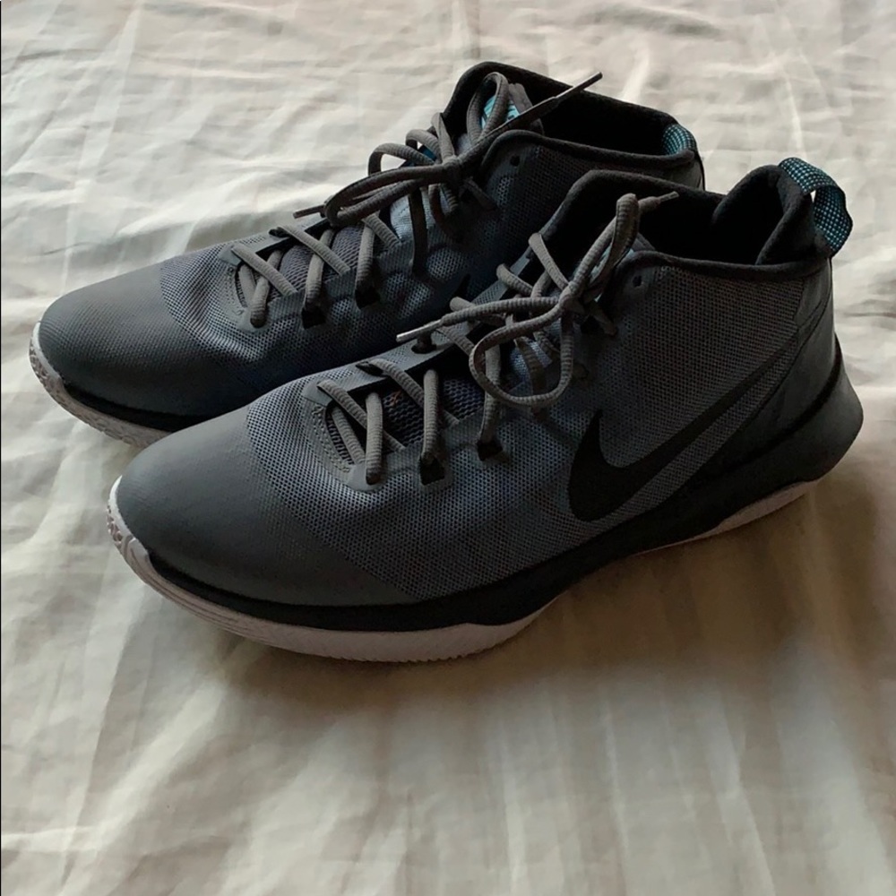 Nike Men's Air Versatile